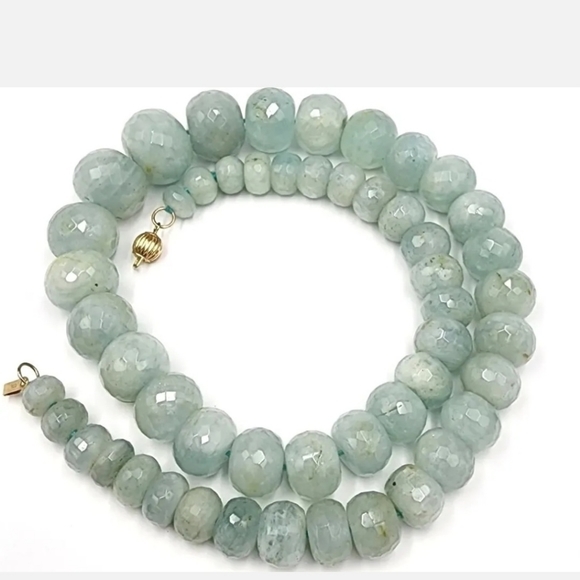 14kt Gold Light Green Jadeite Necklace - Picture 1 of 8